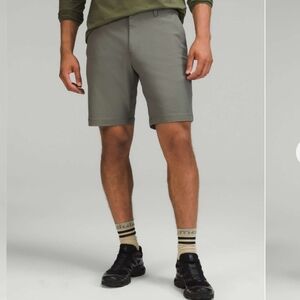 Lululemon Commission Classic-Fit Short 9" *Warpstreme. Grey Sage. Size 34.